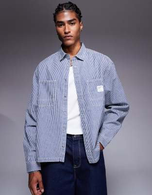 ASOS DESIGN – Marinblå, randig jeansskjorta med boxig oversize-passform och påsytt märke
