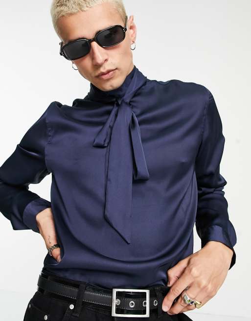 ASOS DESIGN – Marinblå skjorta i satin med regular fit och rosett vid halsen, 3 av 4