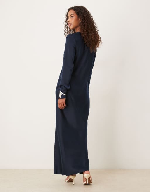 ASOS DESIGN – Marinblå slipklänning i maxilängd med dekorativ söm av matt satin, 3 av 4
