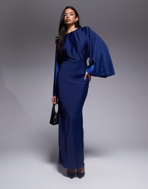 ASOS DESIGN – Marinblå, strukturerad, diagonalskuren maxiklänning med pingvinärmar i satin, 2 av 4
