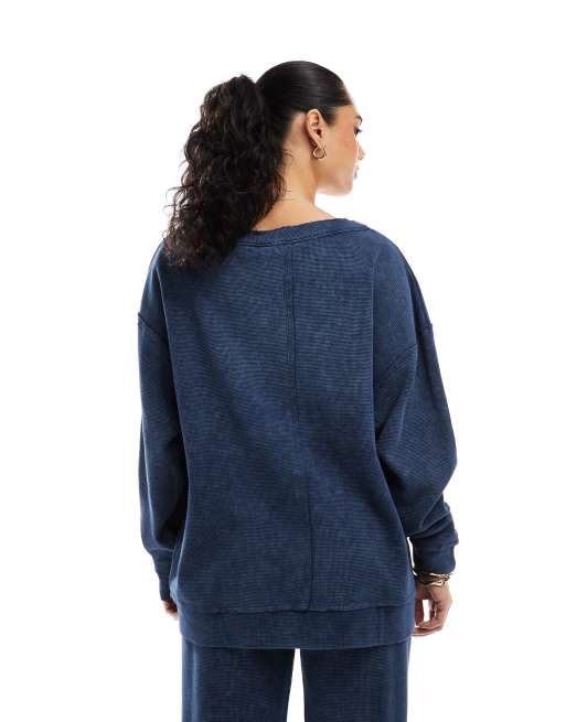 ASOS DESIGN – Marinblå sweatshirt i oversize med våffeltextur, off shoulder och v-ringning, del av set, 4 av 4