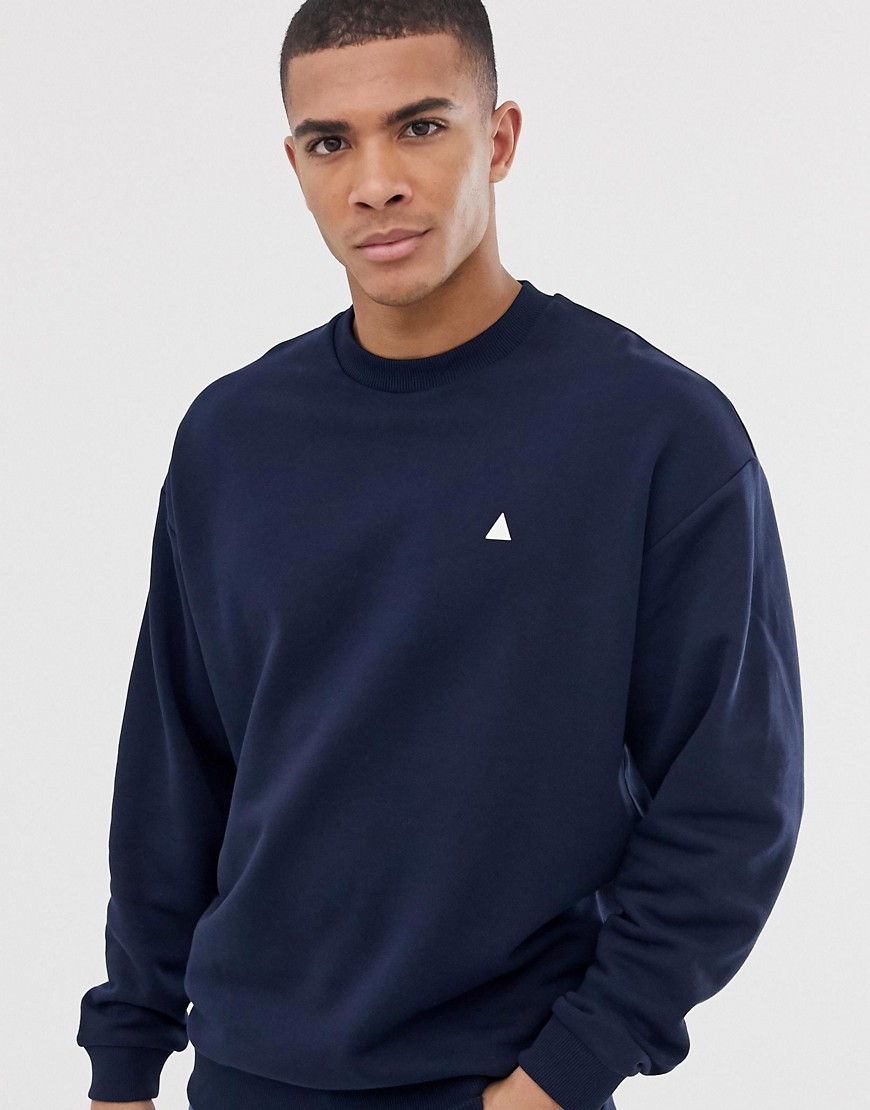 ASOS DESIGN – Marinblå sweatshirt i oversize-modell med triangel