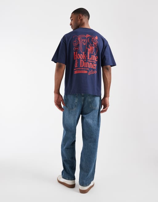 ASOS DESIGN – Marinblå t-shirt i oversize med tecknat Fish and Chips-tryck, 3 av 5