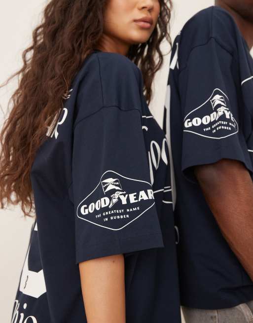 ASOS DESIGN – Marinblå t-shirt i oversize och unisex-modell med Goodyear-tryck, 2 av 4