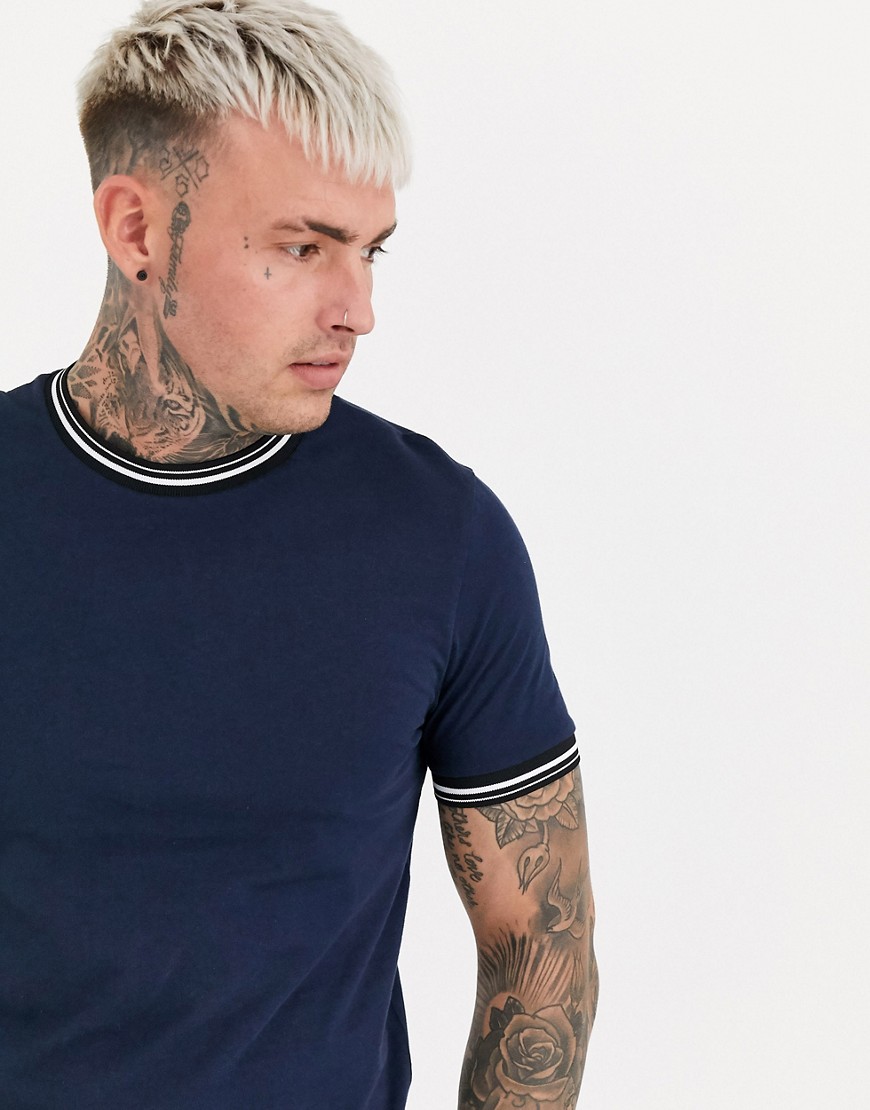 ASOS DESIGN – Marinblå t-shirt med kantrand