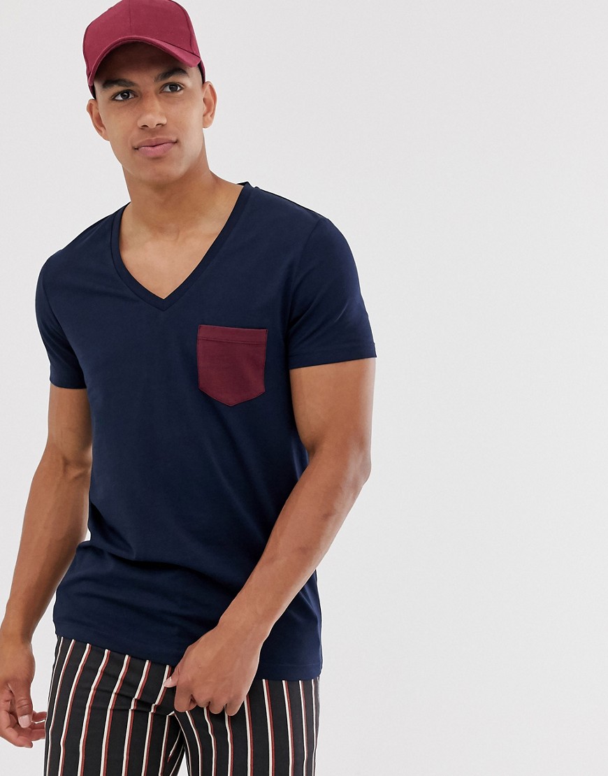 ASOS DESIGN – Marinblå t-shirt med ljud v-ringning och kontrasterande ficka