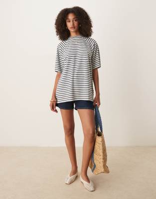ASOS DESIGN – Marinblått och vitt, randigt set med interlocksömmar - view 1