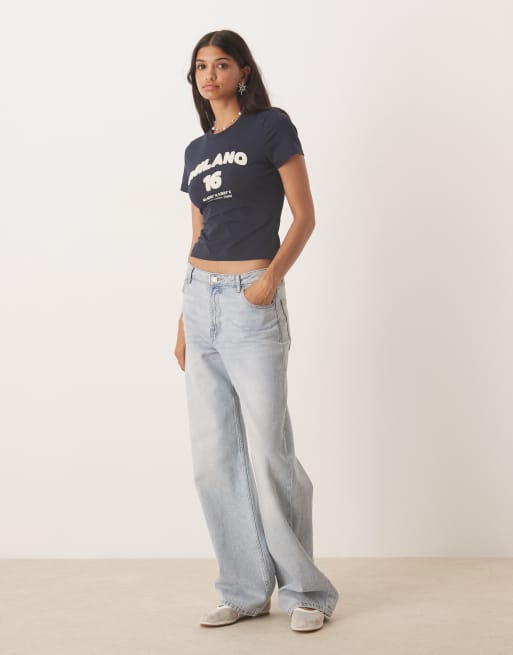 ASOS DESIGN - Marineblå baby-T-shirt med 'Milano'-grafik i chenille, 3 af 4