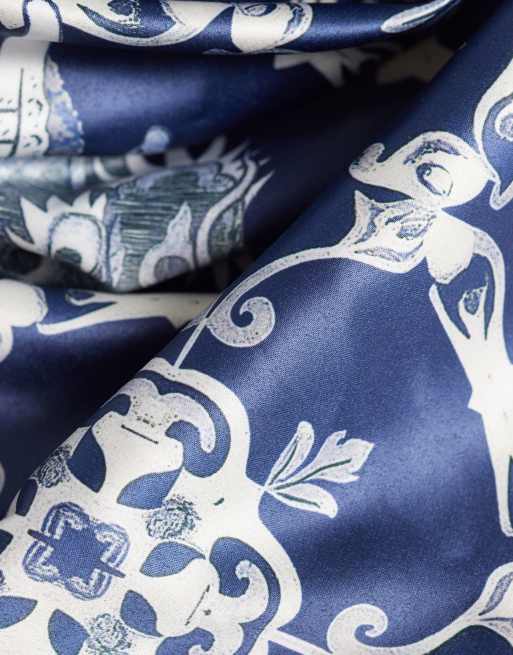 ASOS DESIGN - Marineblå bandana med blomstermønster i satin, 3 af 3