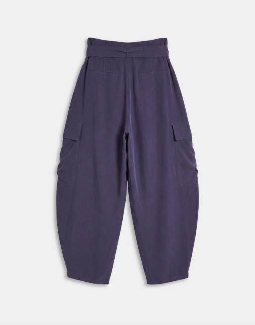 ASOS DESIGN - Marineblå bløde cargobukser med ballonben og bælte, 7 af 9