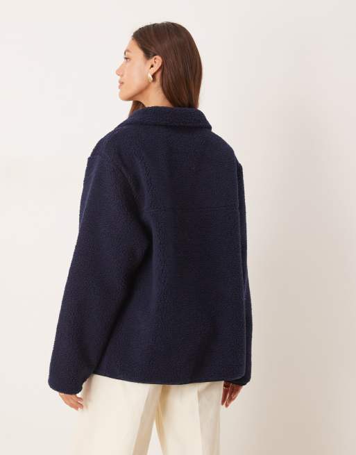 ASOS DESIGN - Marineblå fleece med gennemgående lynlås i imiteret lammeskind, 4 af 4
