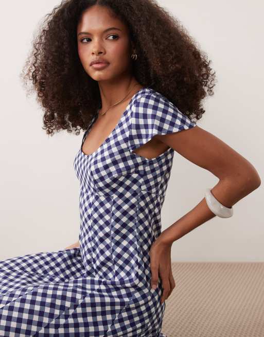 ASOS DESIGN - Marineblå kortærmet maxikjole med gingham-tern og dyb rund hals samt kiler, 2 af 4