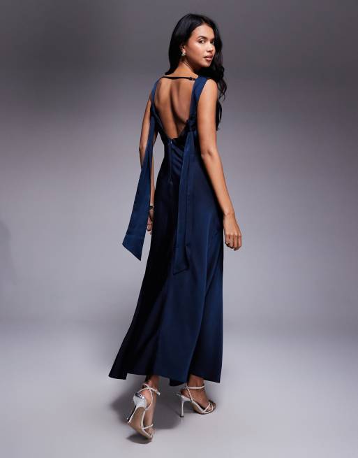 ASOS DESIGN - Marineblå midikjole i satin med draperet halsudskæring og bindebånd på ryggen samt slids, 3 af 4
