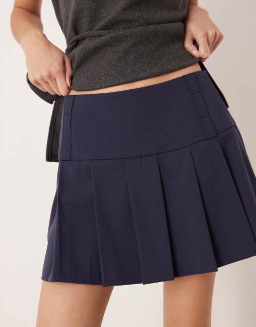 ASOS DESIGN - Marineblå mininederdel med sænket talje og plisseringer, 2 af 5