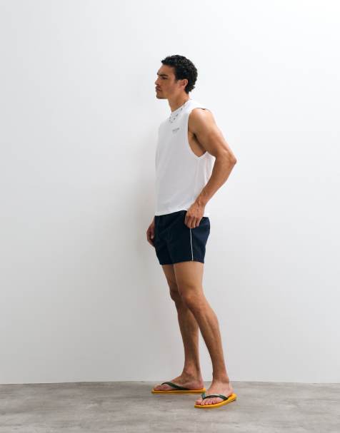 ASOS DESIGN - Marineblå og mellemlange shorts i elastisk nylon med vide ben og bånddetalje i kontrast - view 1
