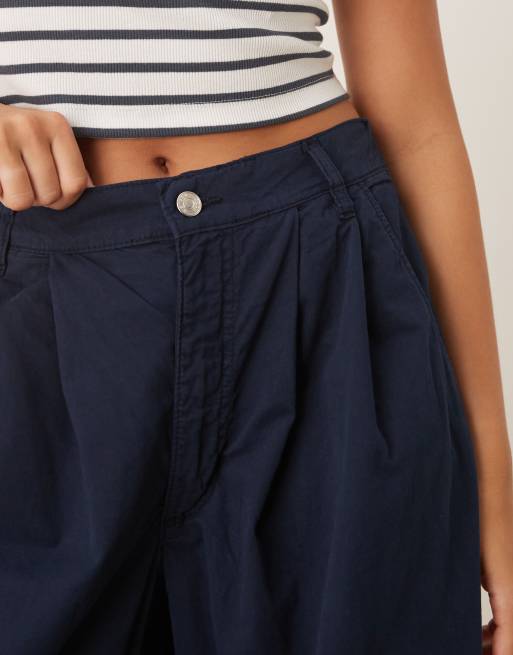 ASOS DESIGN - Marineblå og plisserede bukser med brede ben i bomuld med papirfølelse, 5 af 5