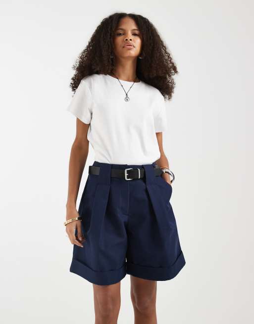 ASOS DESIGN - Marineblå skræddersyede shorts med bælte og opsmøgede kanter, 3 af 5