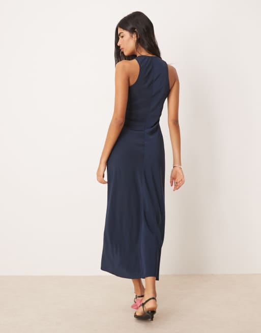 ASOS DESIGN - Marineblå slip-kjole i satin i maxilængde med dyb rund hals, 4 af 4