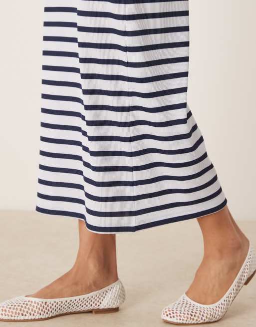 ASOS DESIGN - Marineblå strandkjole i maxilængde med bandeausnit og striber samt ribbet tekstur, 3 af 4