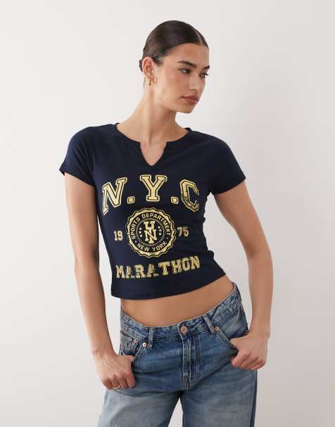 ASOS DESIGN - Marineblå tætsiddende T-shirt med V-hals, raglanærmer og 'NYC'-grafik - view 1