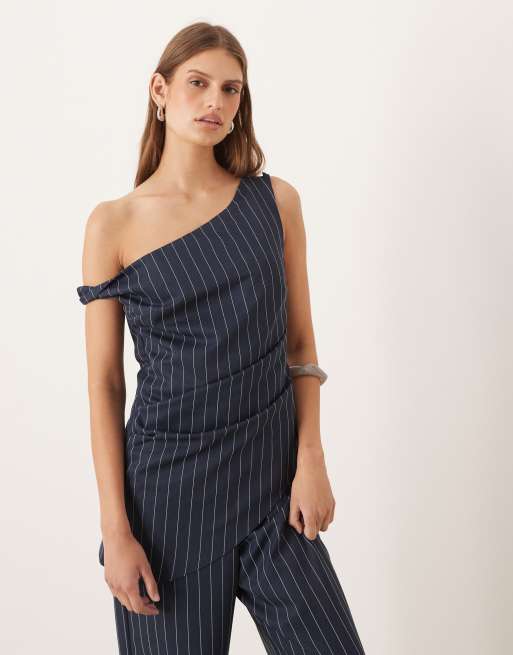 ASOS DESIGN - Marineblåt jumpsuit med snoet skulder og nålestriber, 2 af 4