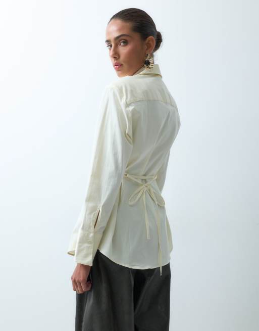 ASOS DESIGN markerad midja med oversized axelvaddar i krämfärg, 2 av 4