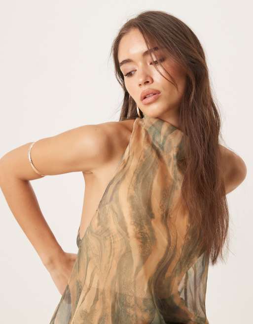 ASOS DESIGN – Marmormönstrad maxiklänning i chiffong med två lager och hög krage, 4 av 4