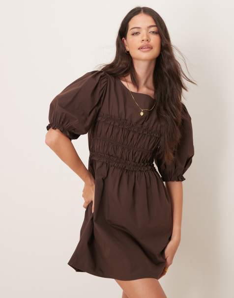 ASOS DESIGN – Marszczona na dekolcie sukienka mini w ciemnym czekoladowym kolorze - view 1