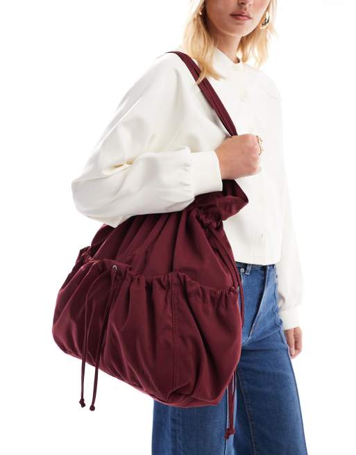 ASOS DESIGN – Marszczona nylonowa torba typu tote z kieszeniami w bordowym kolorze