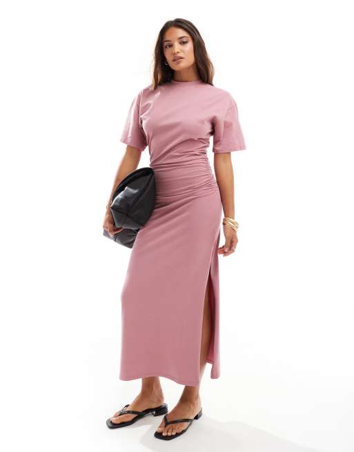 ASOS DESIGN – Marszczona po bokach sukienka t-shirtowa midi w kolorze brudnego różu z okrągłym dekoltem