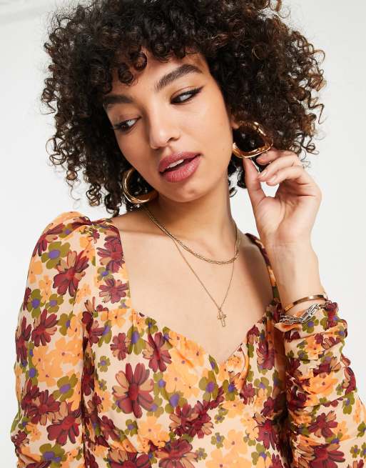 ASOS DESIGN – Marszczona sukienka midi z dekoltem w kształcie serca w kwiatowy wzór