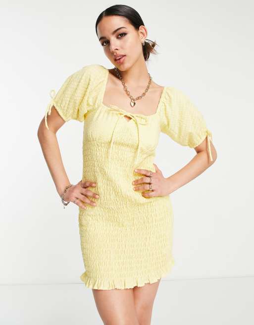 ASOS DESIGN – marszczona teksturowana sukienka plażowa typu milkmaid w żółtym kolorze