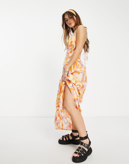 ASOS DESIGN – Marszczona w talii sukienka w esy-floresy na ramiączkach skrzyżowanych na plecach