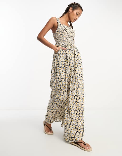 ASOS DESIGN – Marszczony kombinezon na szelkach we wzór w stokrotki, 4 z 4