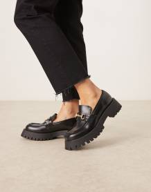 Threadbare fluffy v-neck slouchy sweater in black