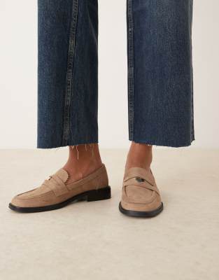 Match penny loafers in tan suedette-Neutral