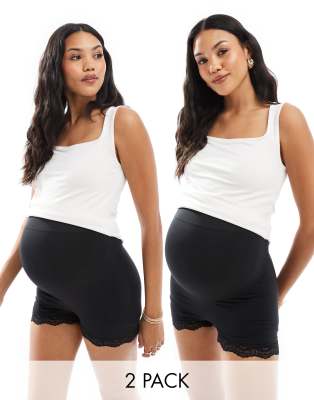 ASOS DESIGN Maternity - 2er-Pack Shorts in Schwarz mit hohem Überbauchbund und Spitzensaum