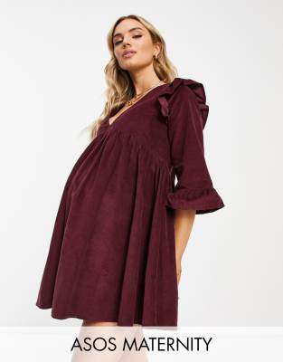 ASOS DESIGN Maternity - Aangerimpelde mini jurk van corduroy met ruches op de schouders in donker bessenrood
