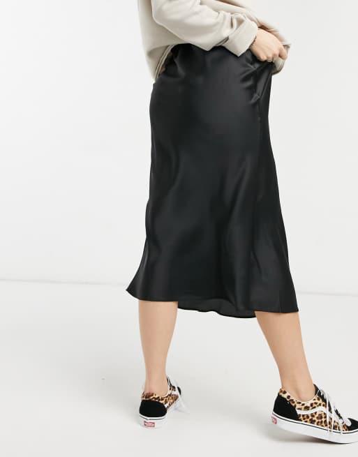 ASOS DESIGN Maternity – Asymmetrischer Satin-Midirock zum Reinschlüpfen in Schwarz, 2 von 4