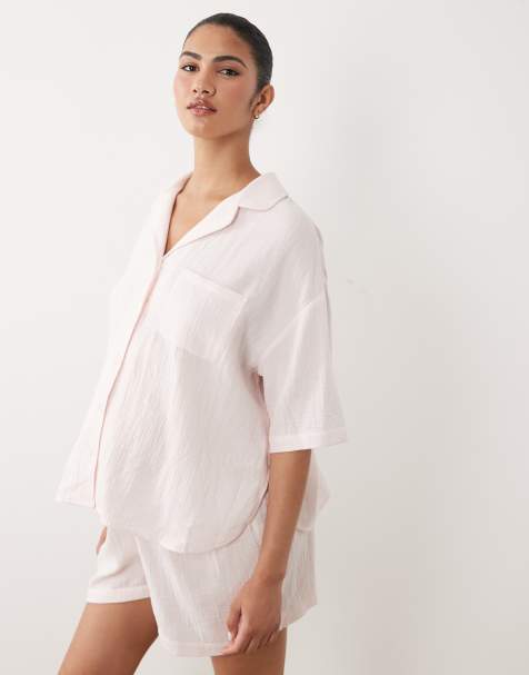 ASOS DESIGN Maternity - Babylyserødt pyjamassæt i bomuldsgaze med kortærmet skjorte og shorts - view 1