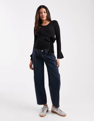 ASOS DESIGN Maternity - Barrel-Jeans in Blauschwarz mit hoher Taille, Umstandsmode-Marineblau