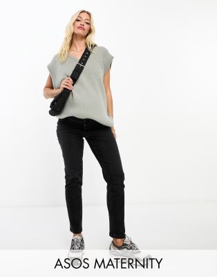 ASOS DESIGN Maternity - Bequeme Mom-Umstandsjeans in verwaschenem Schwarz mit schmalem Schnitt