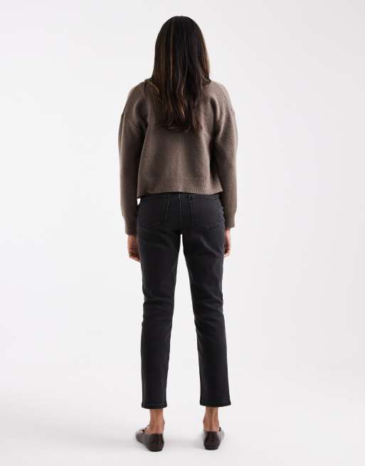 ASOS DESIGN Maternity – Bequeme Mom-Umstandsjeans in verwaschenem Schwarz mit schmalem Schnitt, 3 von 5