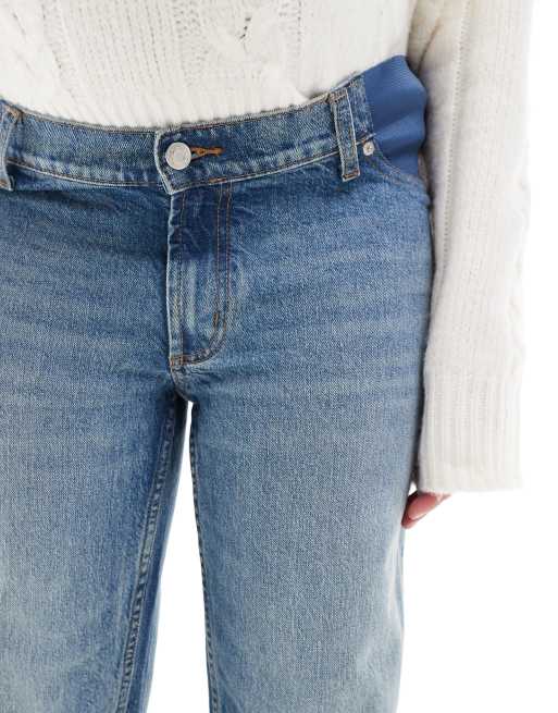 ASOS DESIGN Maternity – Bequeme Umstandsjeans mit geradem Schnitt und Stretchanteil in Mittelblau, 5 von 5