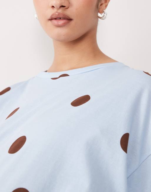 ASOS DESIGN Maternity – Blå och chokladbrun, prickig pyjamas-t-shirt i oversize, 3 av 4