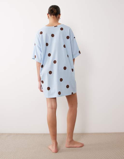 ASOS DESIGN Maternity – Blå och chokladbrun, prickig pyjamas-t-shirt i oversize, 4 av 4