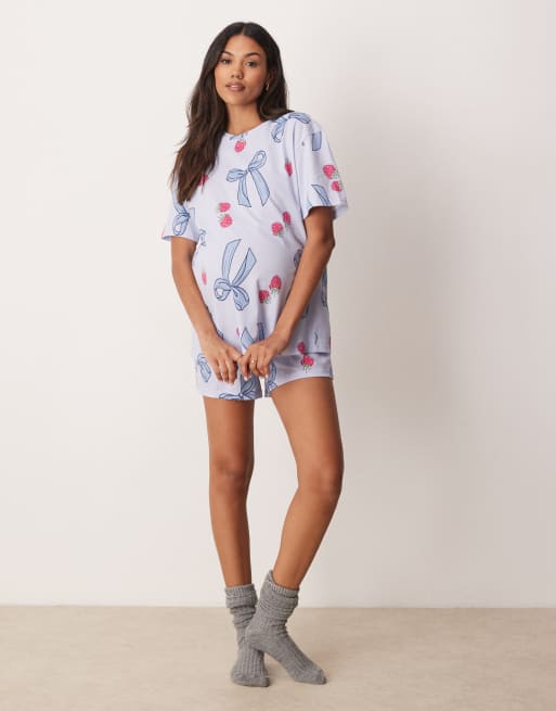 ASOS DESIGN Maternity – Blå, rosett- och bärmönstrad pyjamas med shorts och t-shirt i oversize, 2 av 4