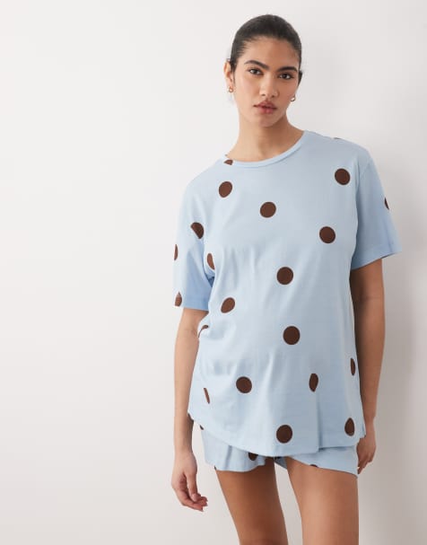 ASOS DESIGN Maternity - Blåt og chokoladebrunt pyjamassæt med shorts og oversized T-shirt med polkaprikker - view 1