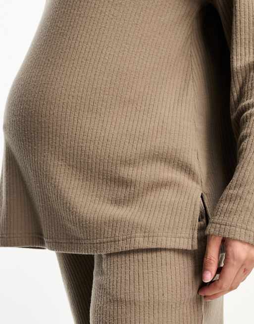 ASOS DESIGN Maternity - Blødt brunt loungesæt med ribstrikket sweatshirt og bukser, 3 af 4