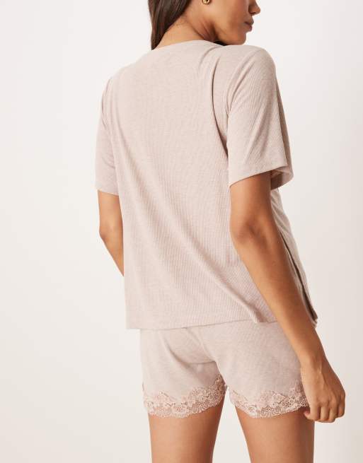ASOS DESIGN Maternity - Brunt ribstrikket pyjamassæt med T-shirt og shorts med blondedetaljer, 4 af 4